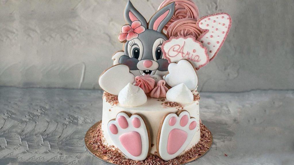 كيفية تزيين الكعكة ببسكويت الزنجبيل - مثال 10