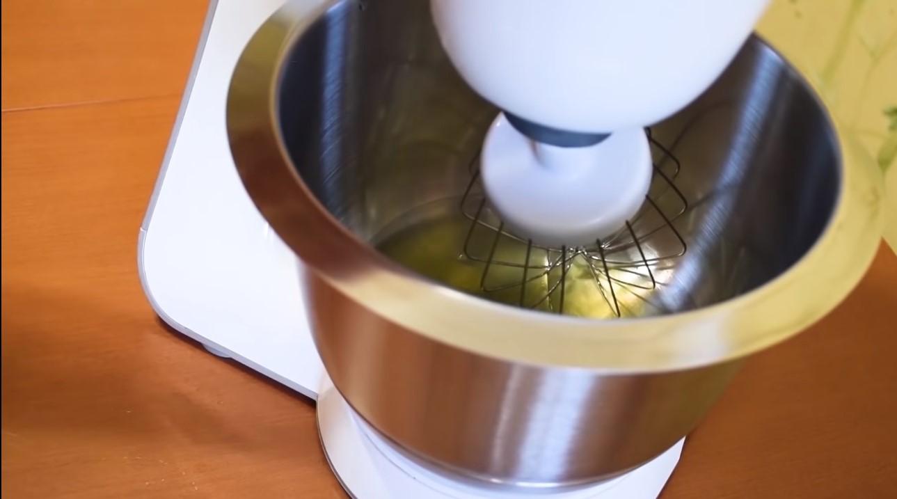 Opskrift på tynd svampekage - Trin 2