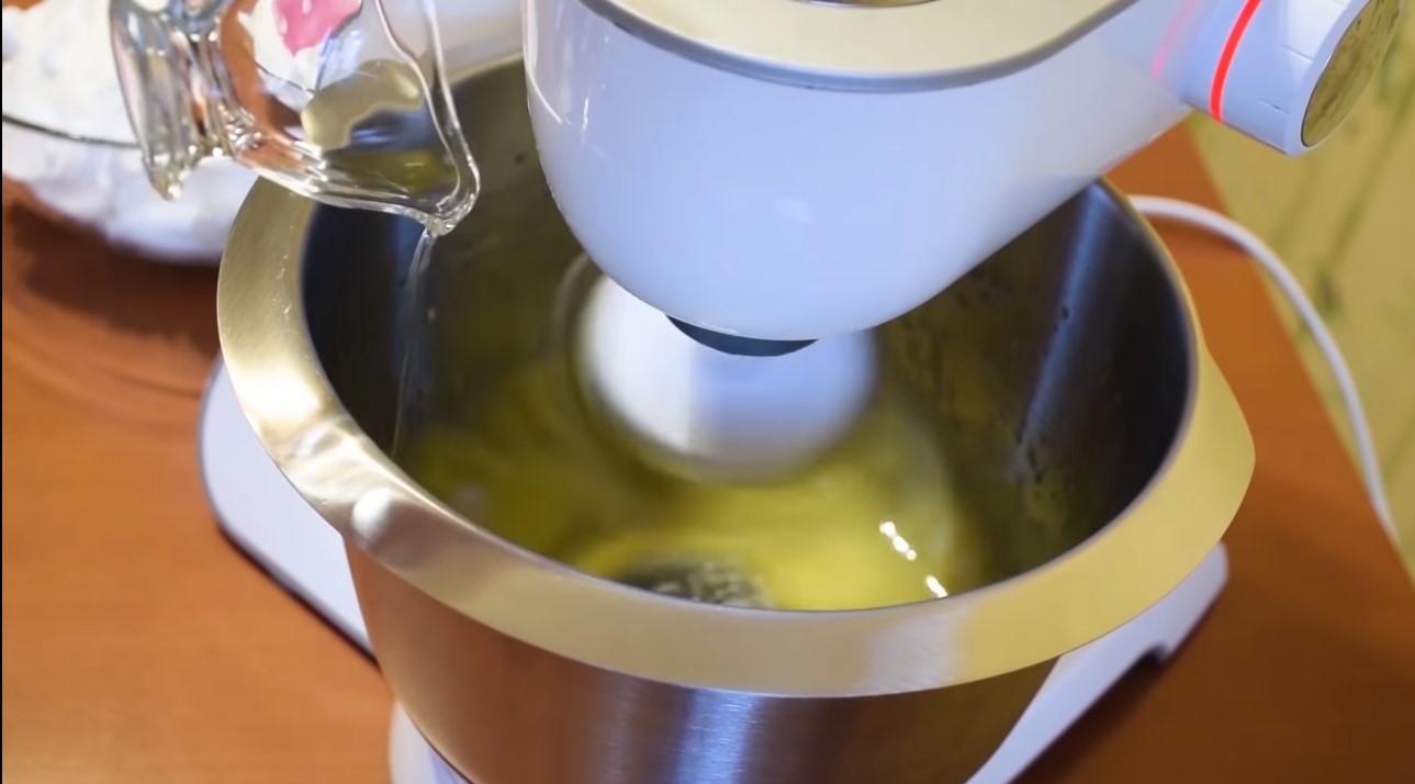 Opskrift på tynd svampekage - Trin 4