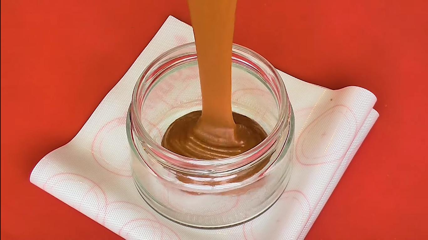 وصفة - كراميل الحليب المنزلي لكعكة سنيكرز - الخطوة 10