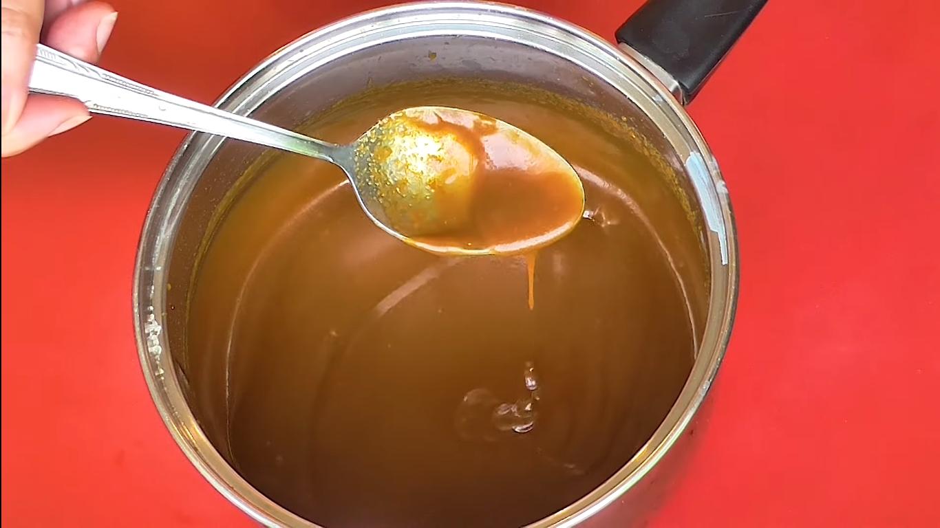 وصفة - كراميل الحليب المنزلي لكعكة سنيكرز - الخطوة 8