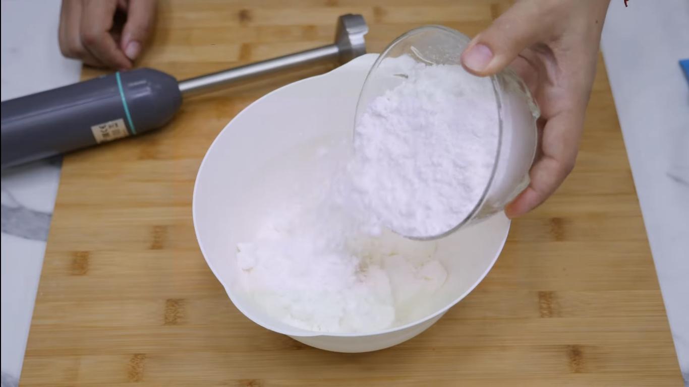 وصفة - كريمة تزيين الكيك الإسفنجي بالشوكولاتة مع الكرز - الخطوة 5