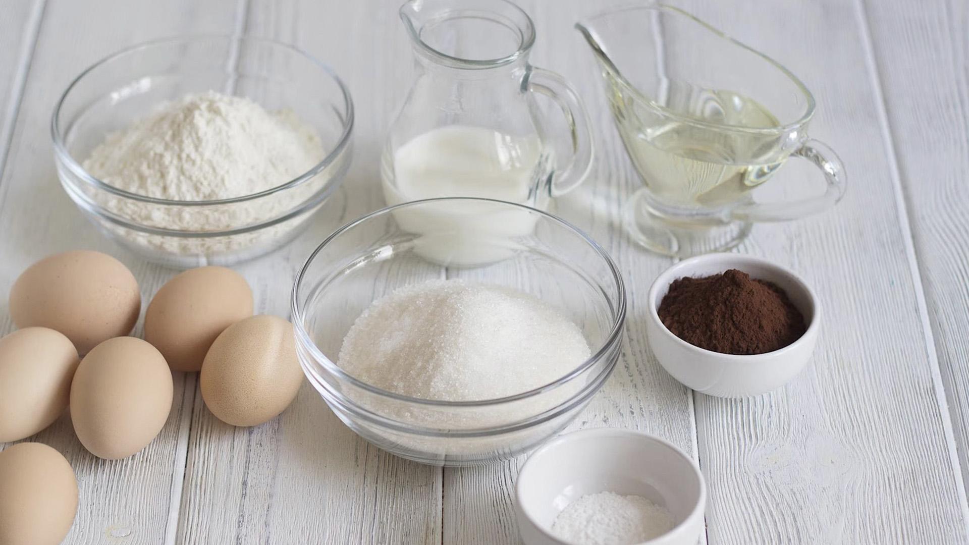 وصفة - كيكة إسفنجية بالشوكولاتة بست بيضات مع مسحوق الخبز - الخطوة 1