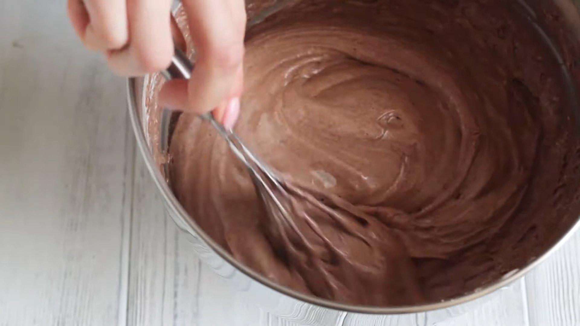 وصفة - كيكة إسفنجية بالشوكولاتة بست بيضات مع مسحوق الخبز - الخطوة 7