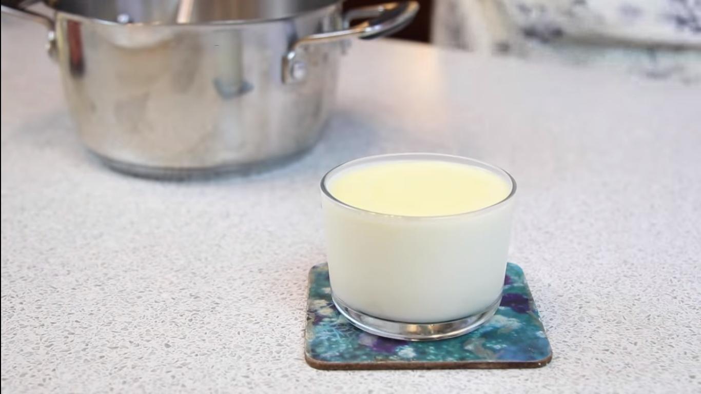 Resipi - Salted Caramel Snickers Cake - Hakbang 3