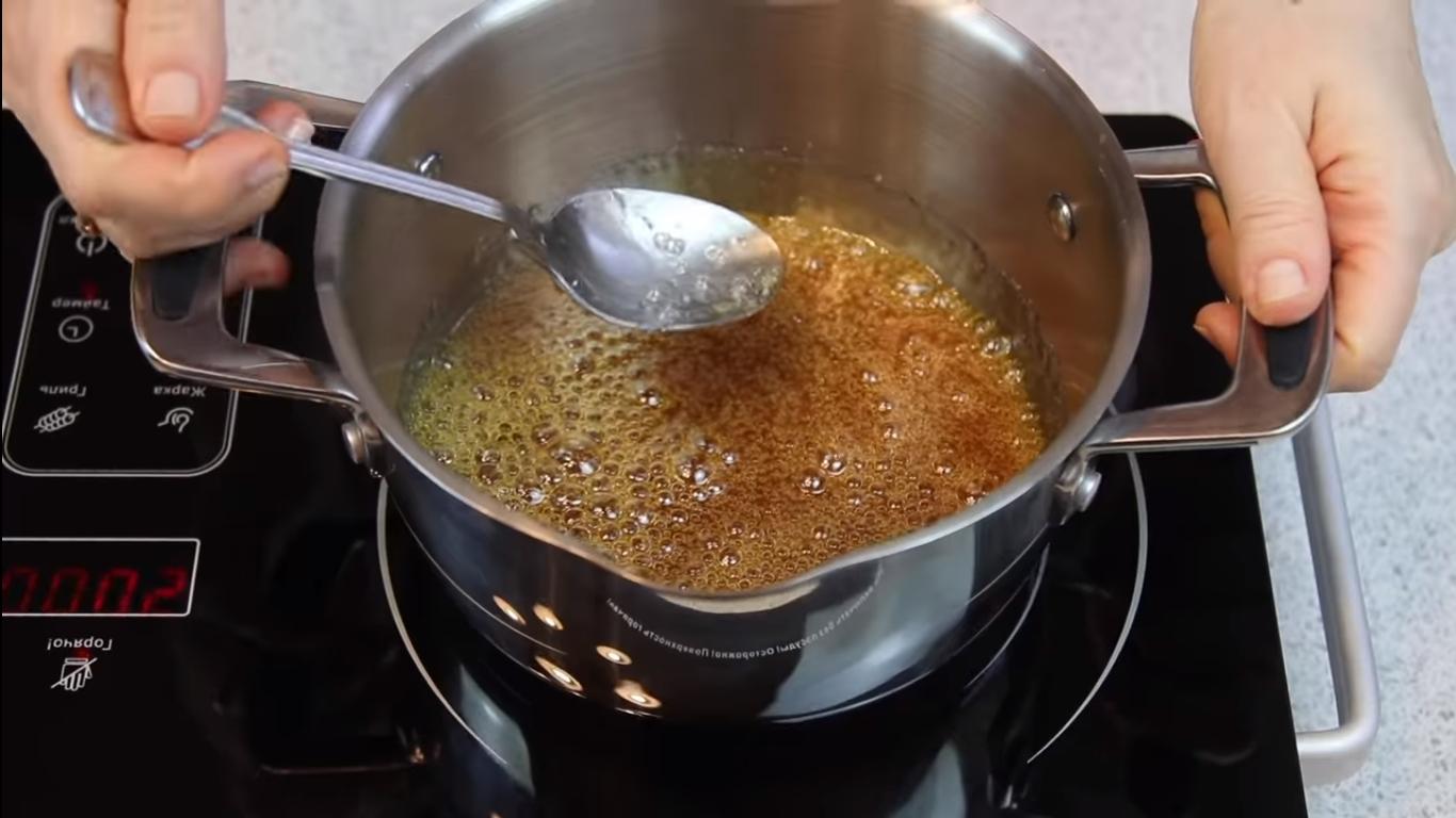 Resipi - Salted Caramel Snickers Cake - Hakbang 5