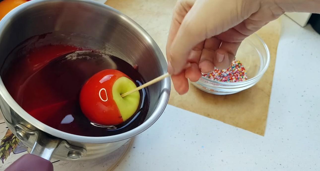 وصفة - تفاح بالكراميل على عصا - الخطوة 9