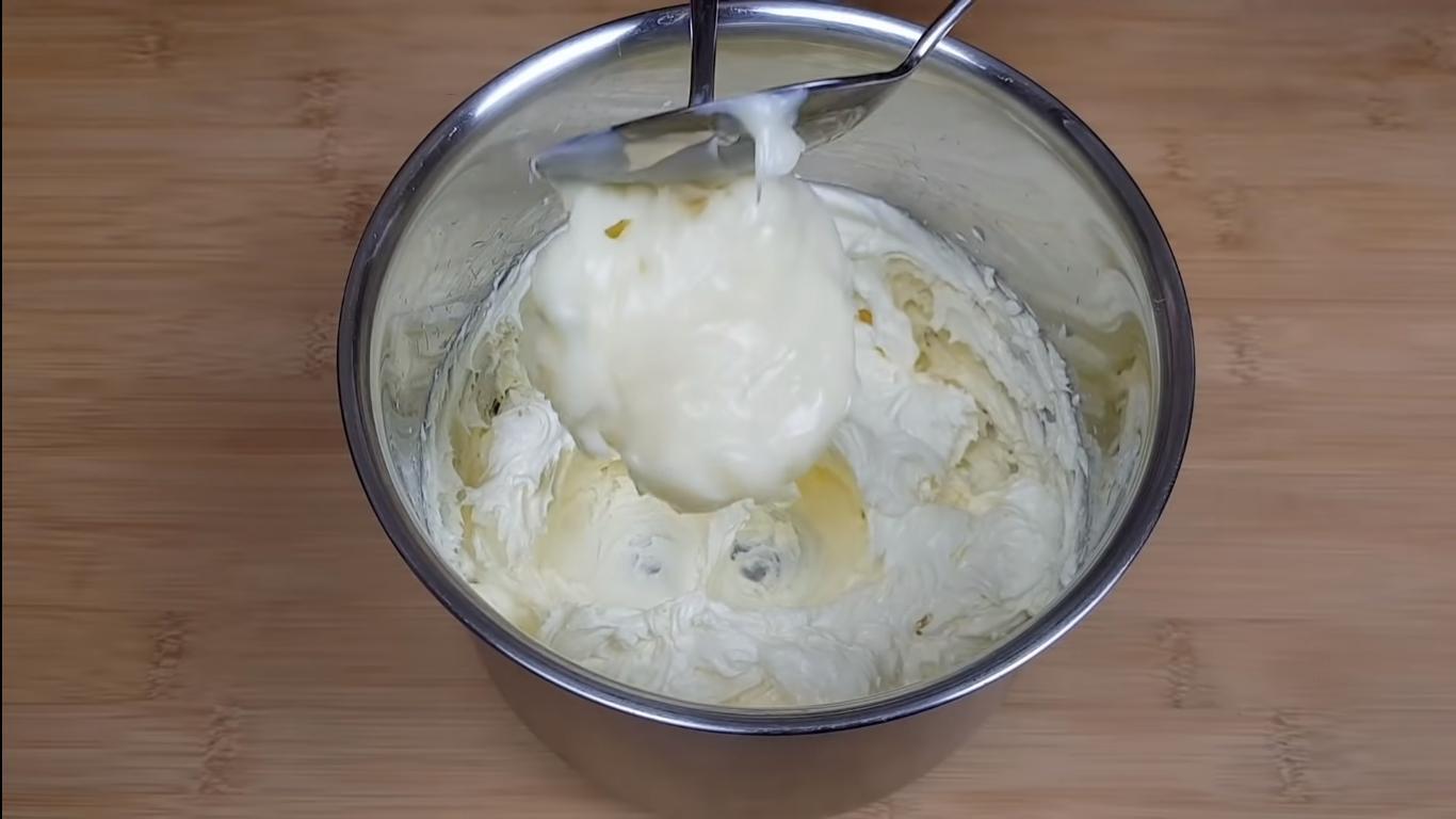 وصفة - كريمة "آيس كريم" لكعكة إسفنجية بالشوكولاتة - الخطوة 11