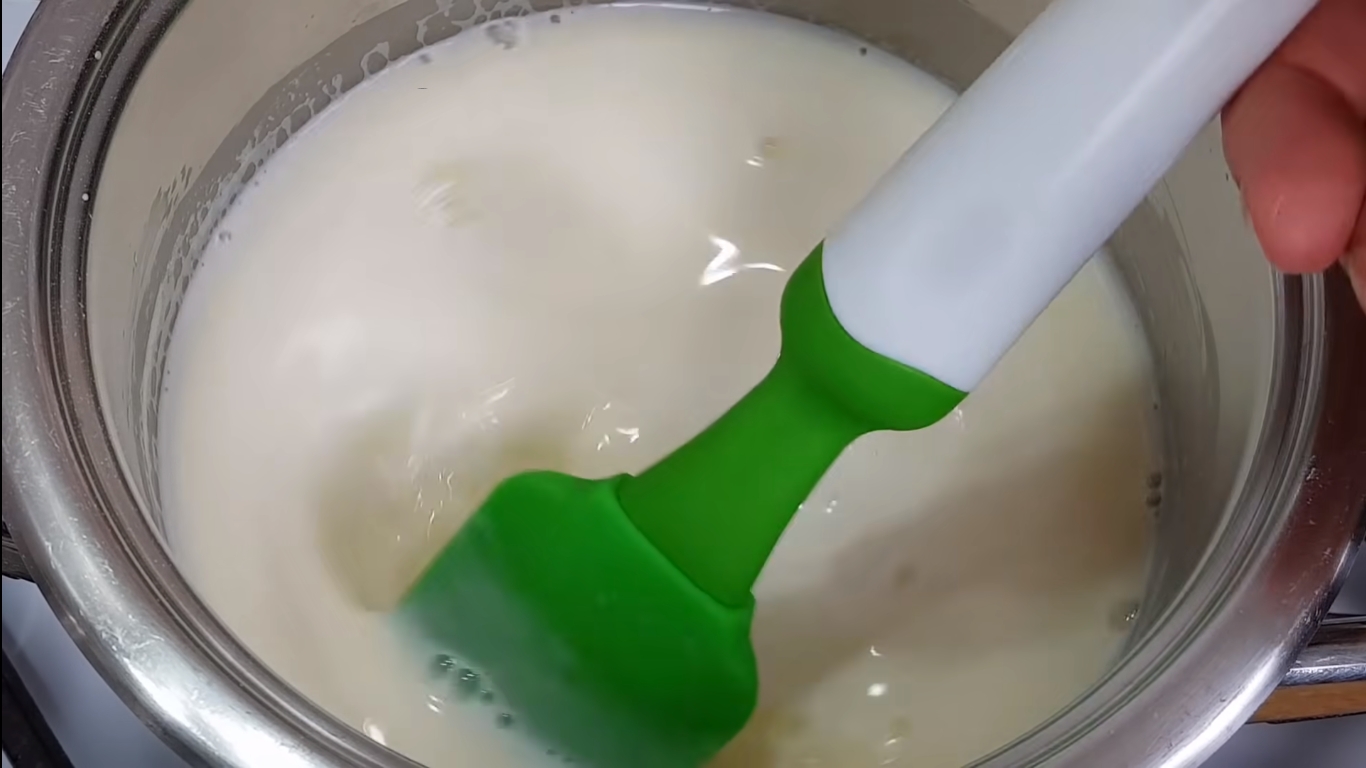 وصفة - كريمة "آيس كريم" لكعكة إسفنجية بالشوكولاتة - الخطوة 5