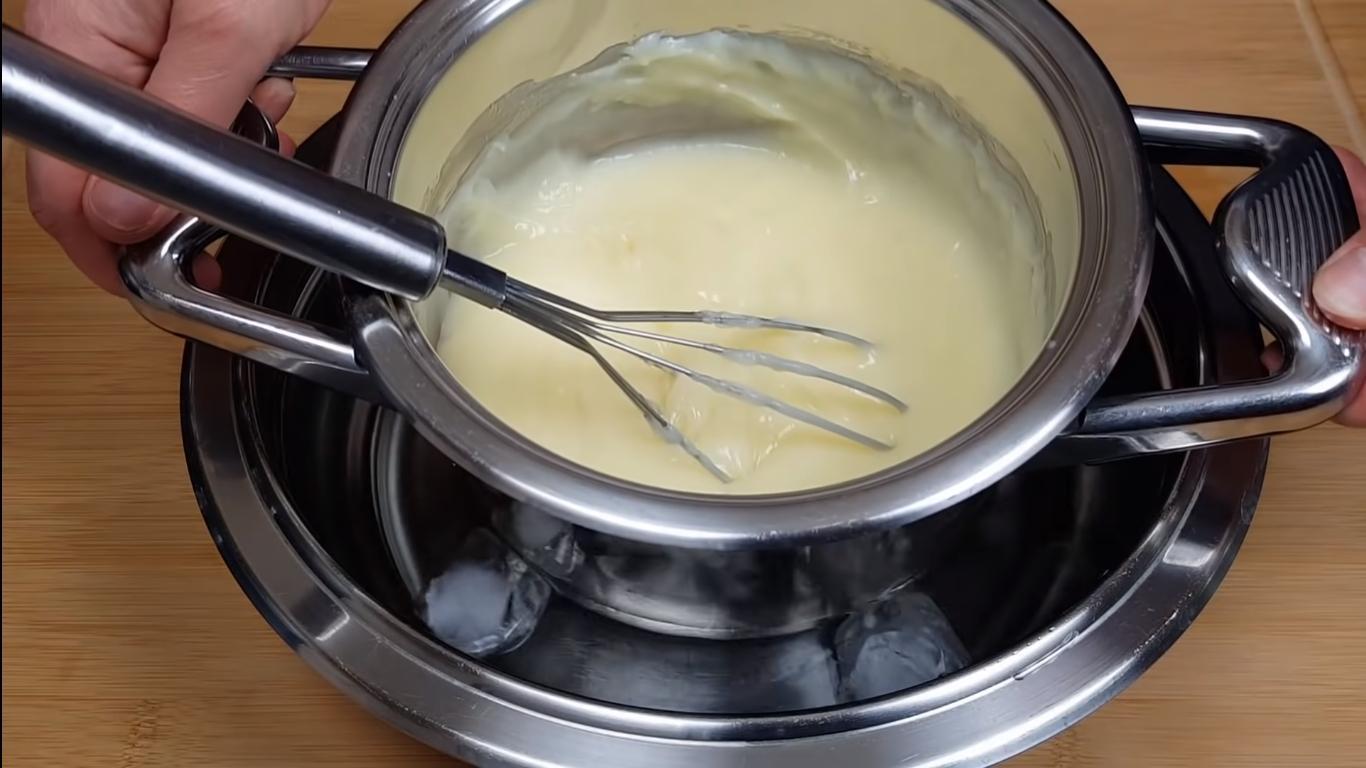 وصفة - كريمة "آيس كريم" لكعكة إسفنجية بالشوكولاتة - الخطوة 7