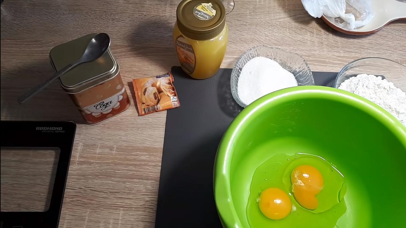 Recepta - Pa de pessic de mel sense enrotllar - Pas 1