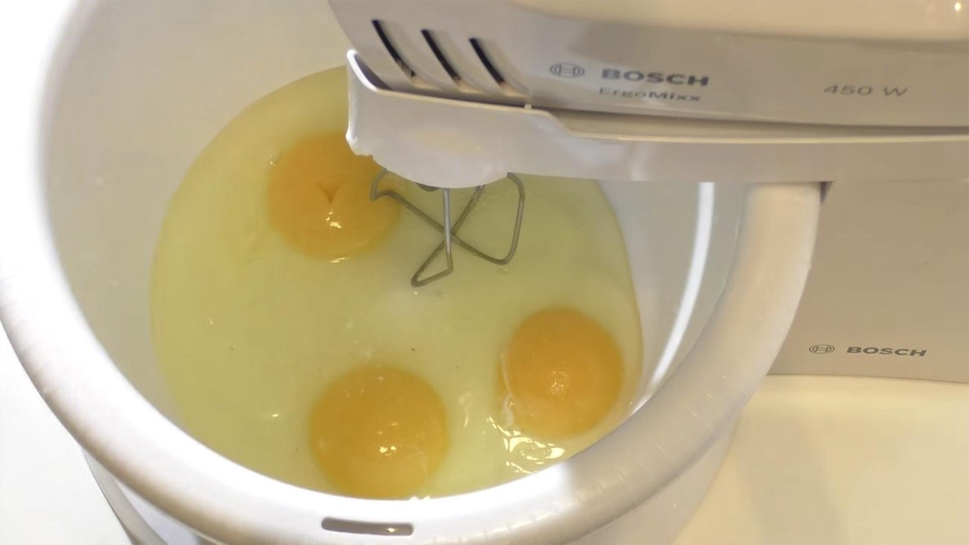 وصفة - كيكة إسفنجية بالفانيليا من إعداد الشيف آندي - الخطوة 2