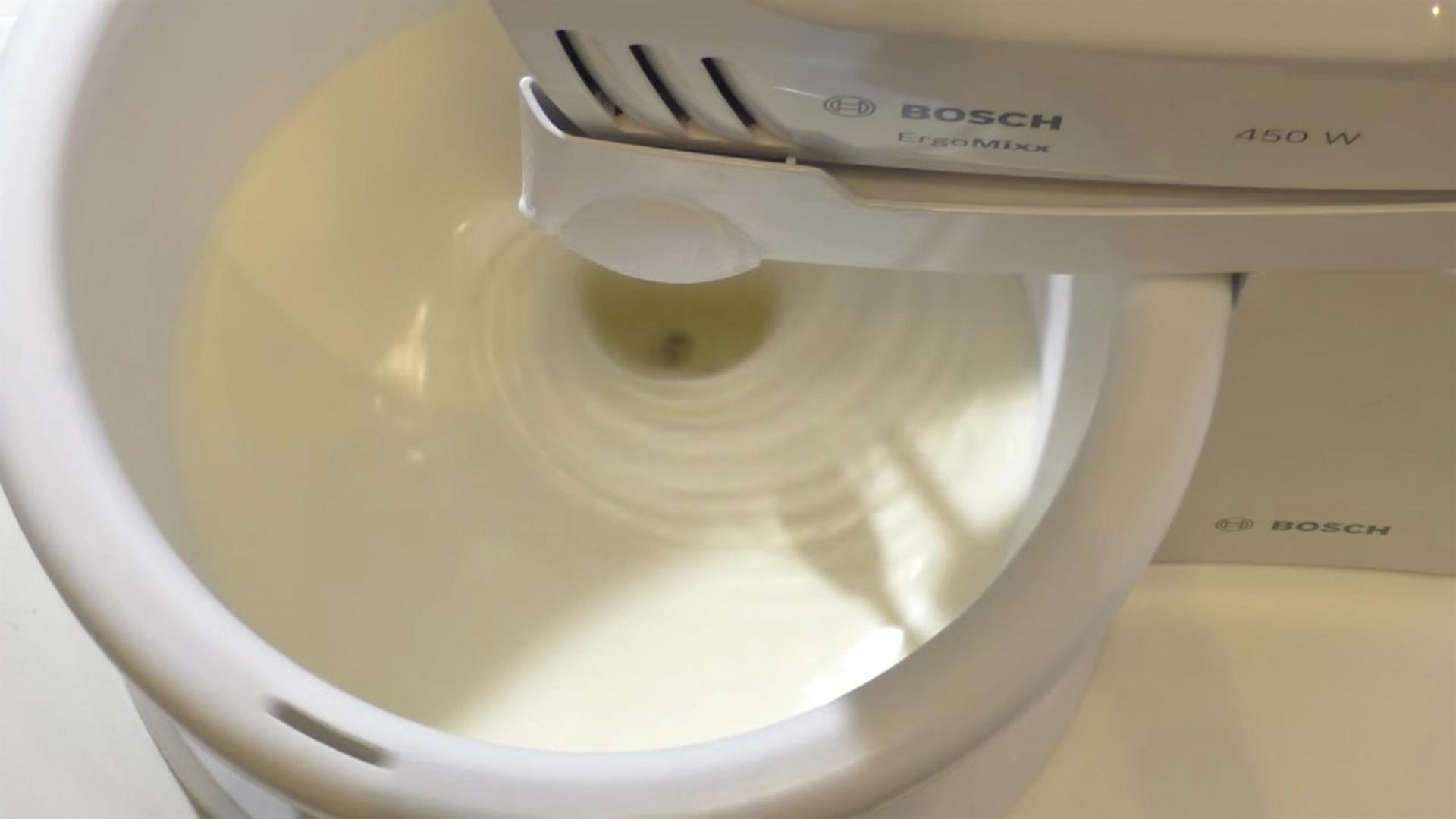 وصفة - كيكة إسفنجية بالفانيليا من إعداد الشيف آندي - الخطوة 3