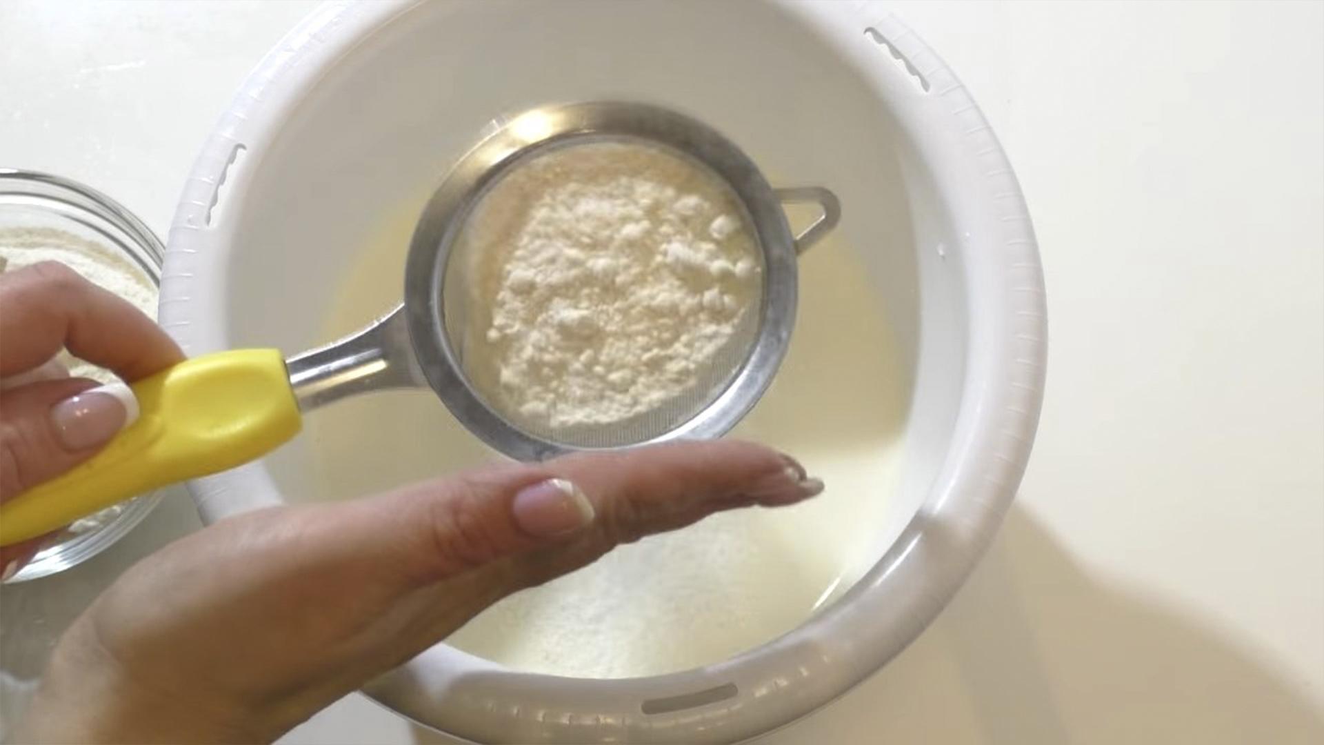 وصفة - كيكة إسفنجية بالفانيليا من إعداد الشيف آندي - الخطوة 4