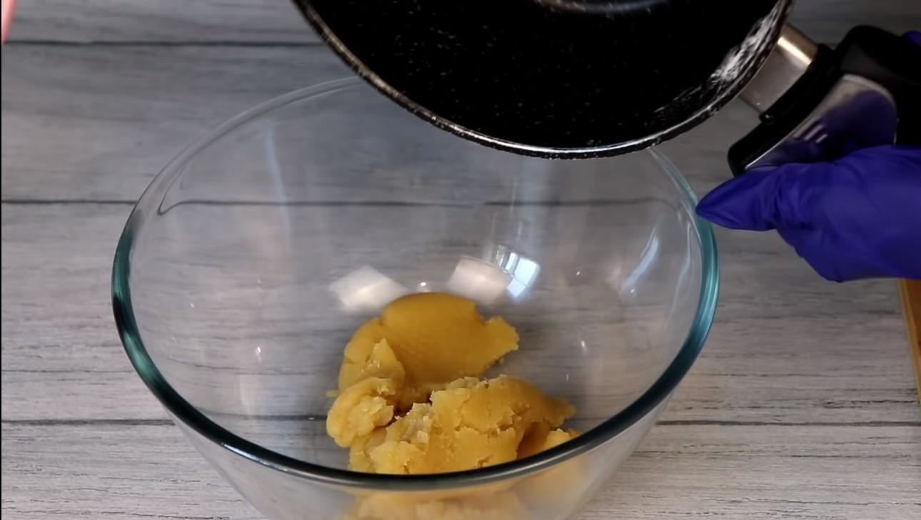 Opskrift - Japansk vaniljecreme-rullekage - Trin 4