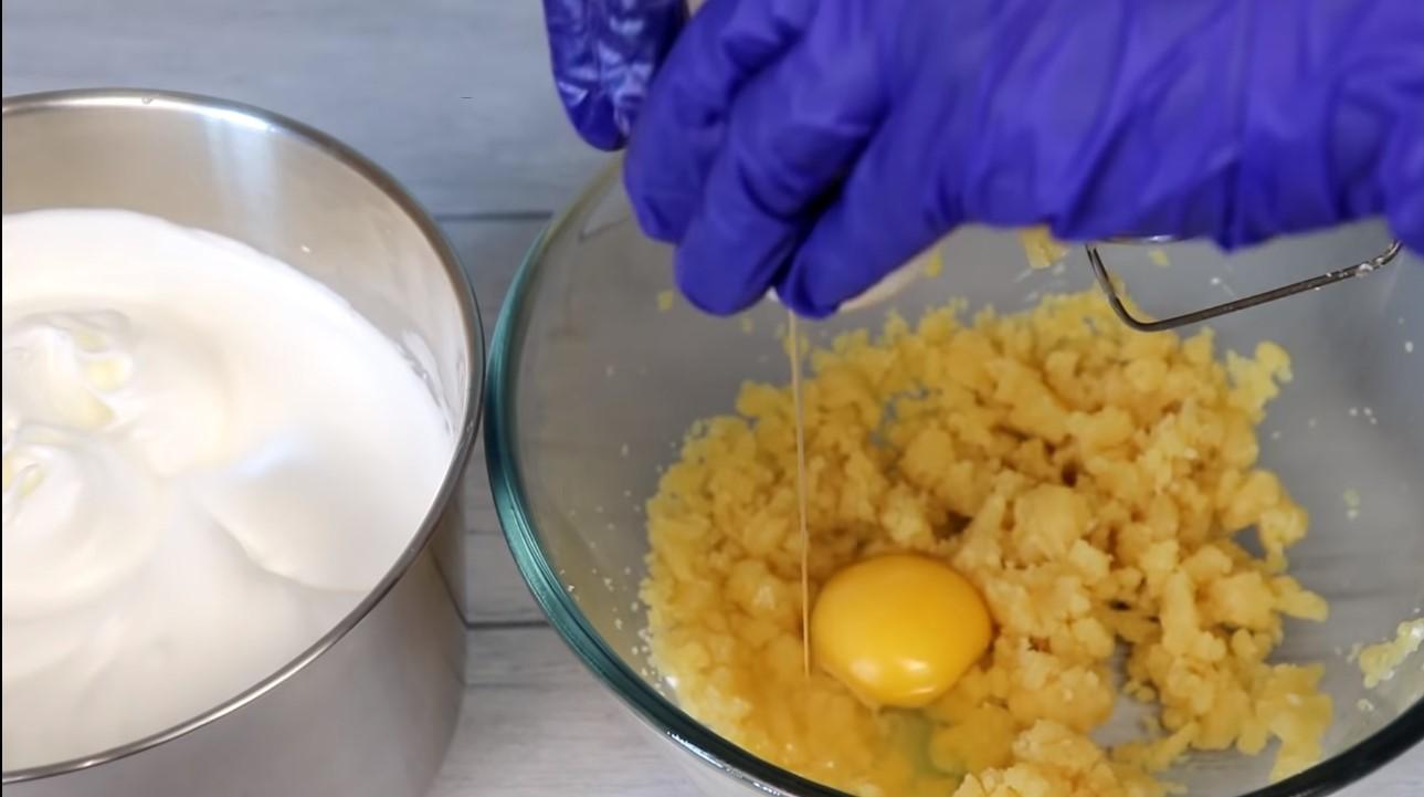 Opskrift - Japansk vaniljecreme-rullekage - Trin 7