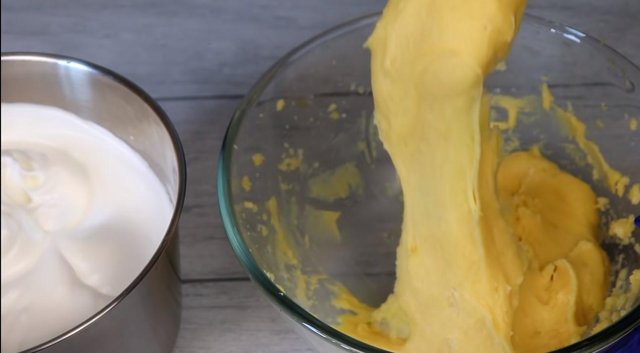 Opskrift - Japansk vaniljecreme-rullekage - Trin 8