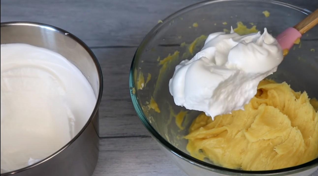 Opskrift - Japansk vaniljecreme-rullekage - Trin 9