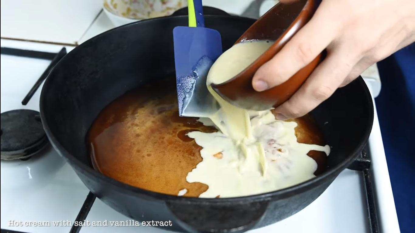 Opskrift - Gulerodskage med karamel - Trin 5