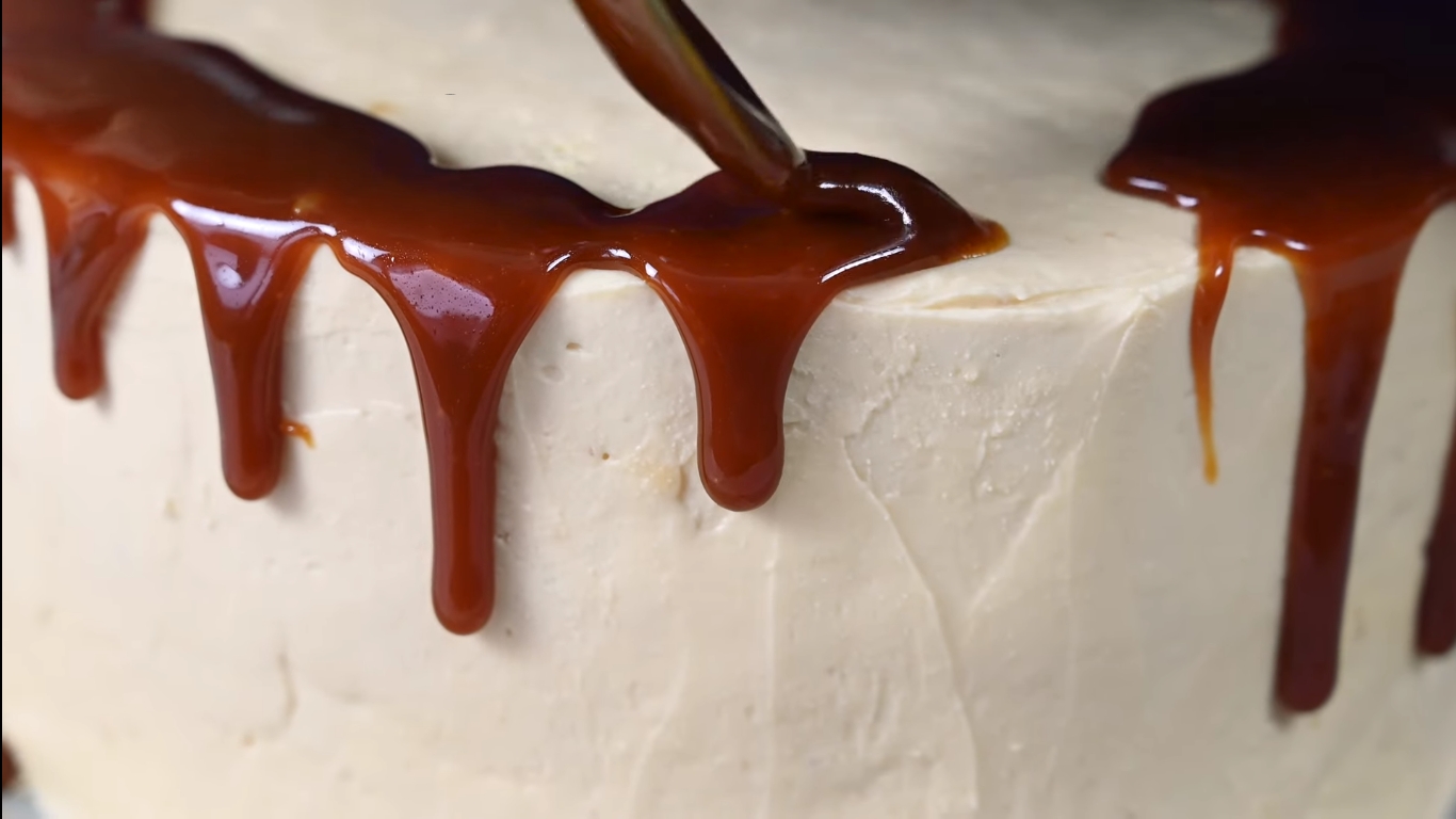 Opskrift - Gulerodskage med karamel - Trin 9