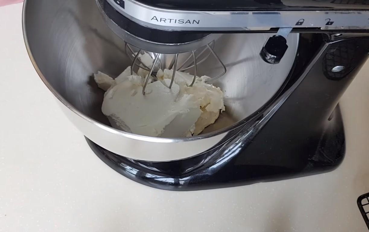 وصفة - كريمة الحليب المكثف لكعكة الشوكولاتة الإسفنجية - الخطوة 2