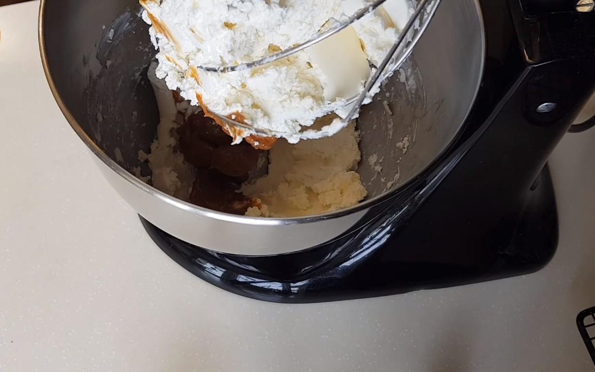 وصفة - كريمة الحليب المكثف لكعكة الشوكولاتة الإسفنجية - الخطوة 3