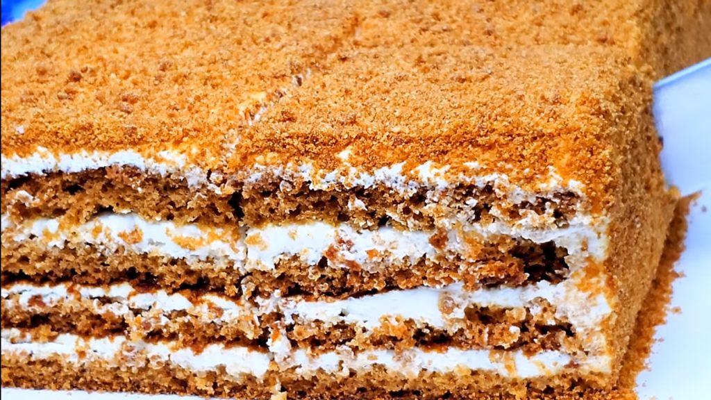 Pastís de mel esponjós cuit al forn - foto