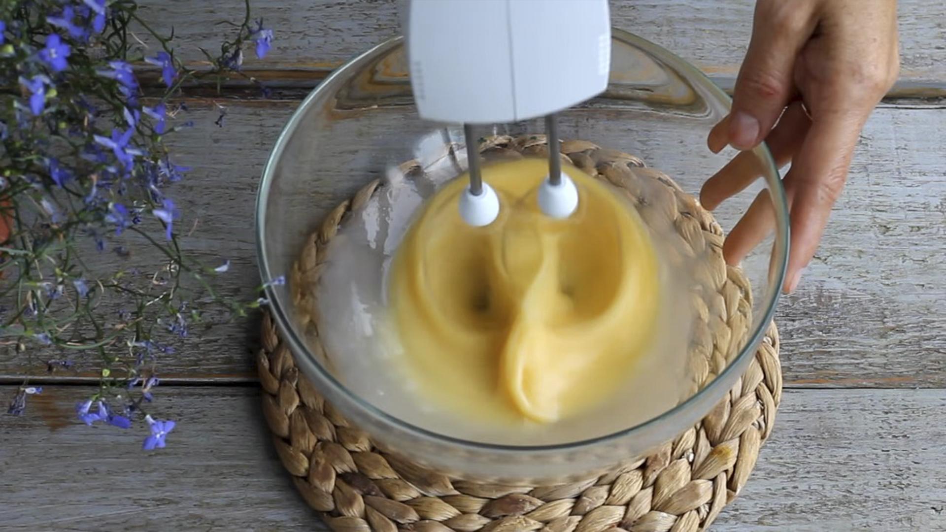 وصفة كيكة الكفير الإسفنجية بالفانيليا - الخطوة 2