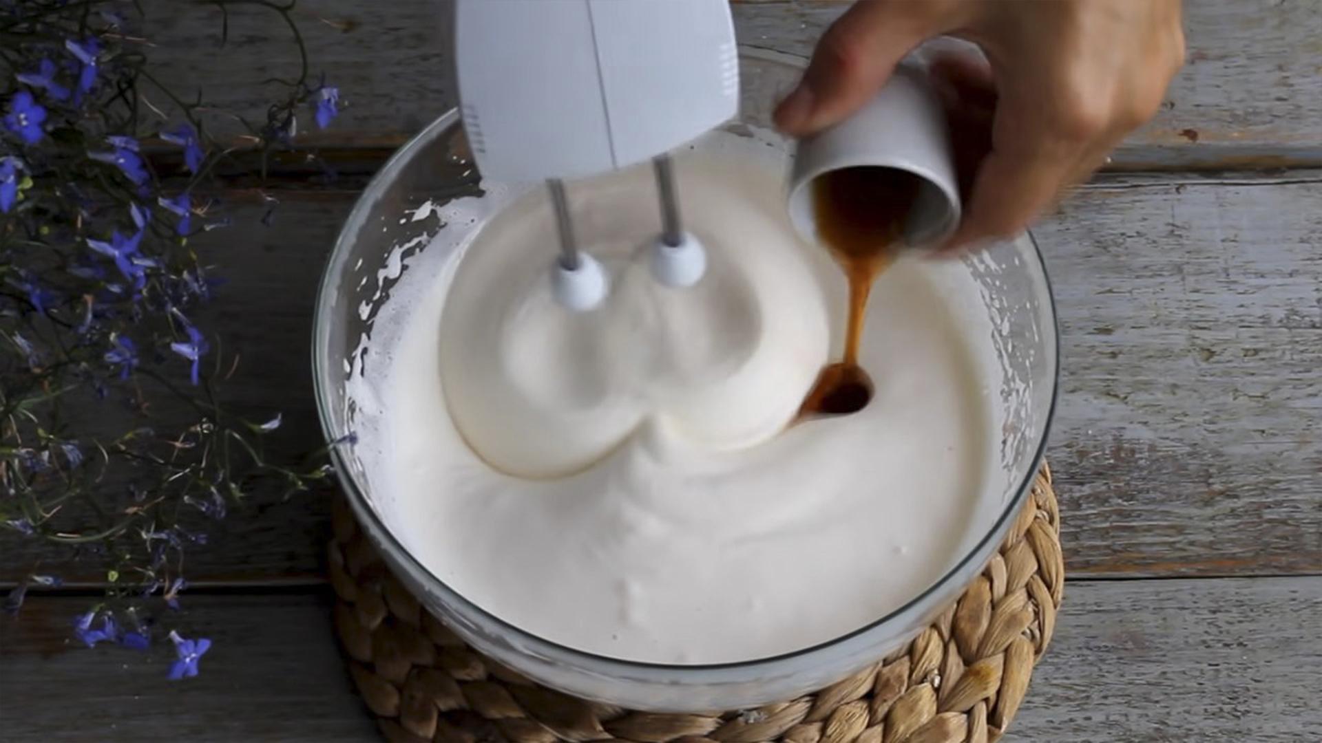 وصفة كيكة الكفير الإسفنجية بالفانيليا - الخطوة 4