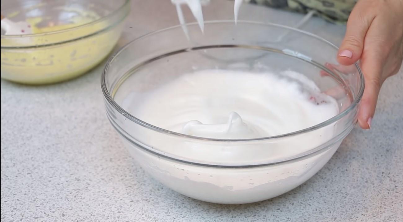 Opskrift - Chiffon-svampekagerulle - Trin 6