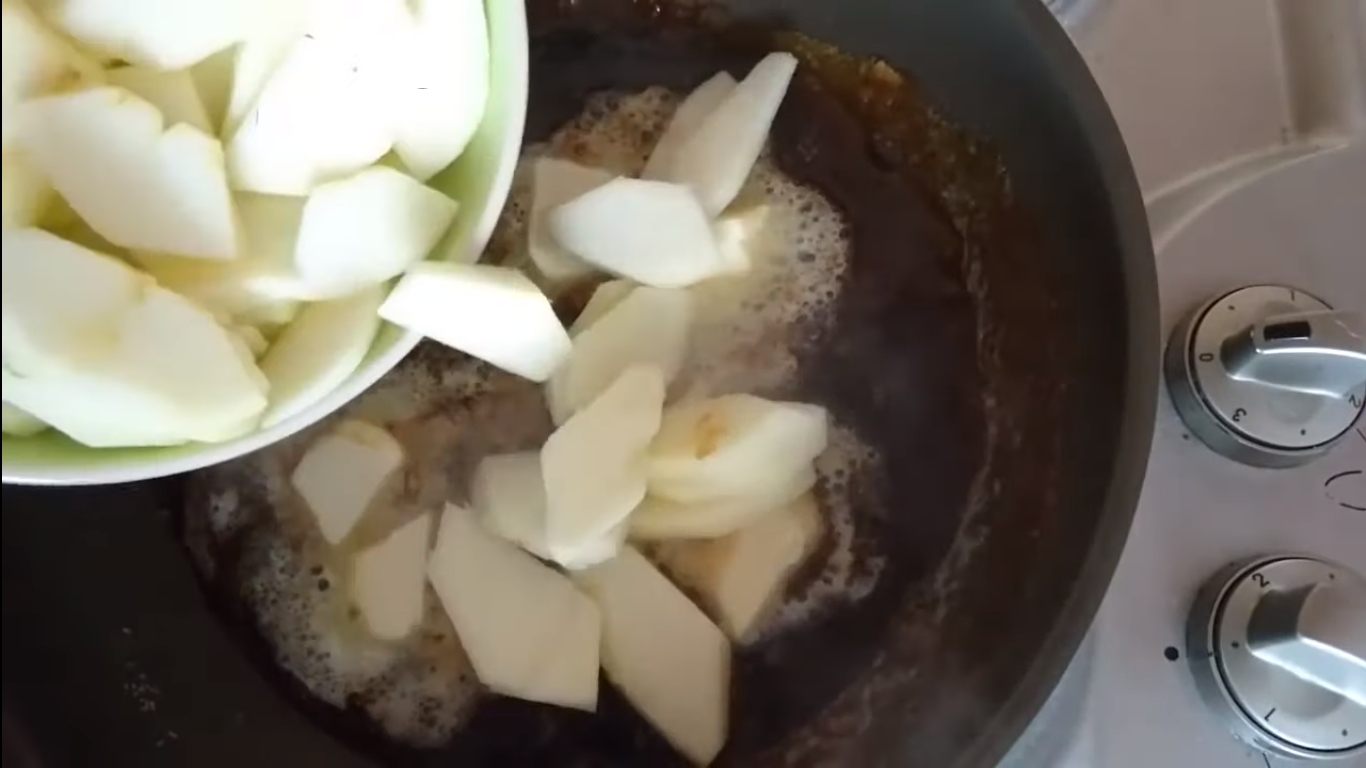 وصفة - شرائح التفاح بالكراميل - الخطوة 5