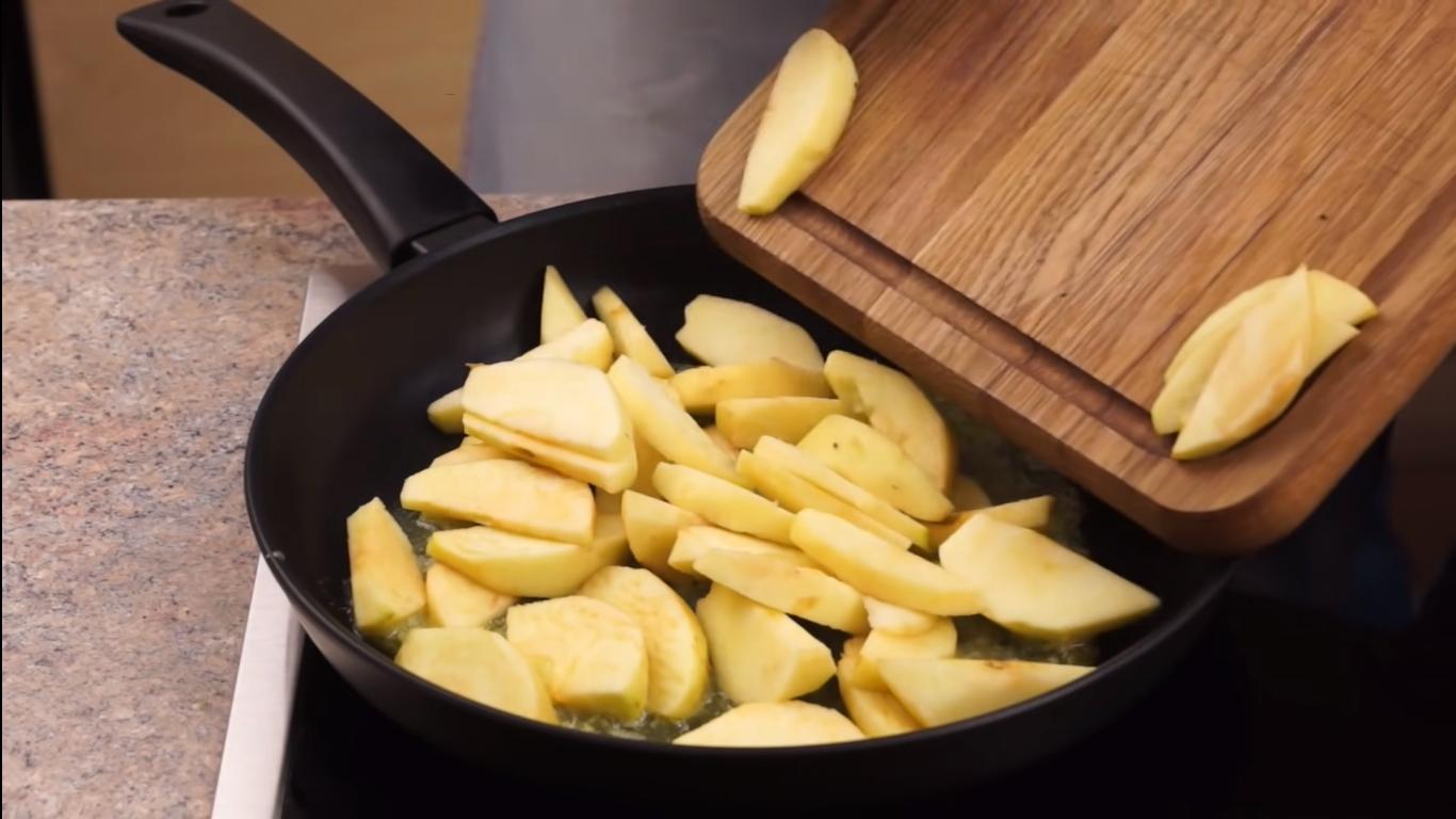 وصفة - تفاح مكرمل في صينية شارلوت - الخطوة 5