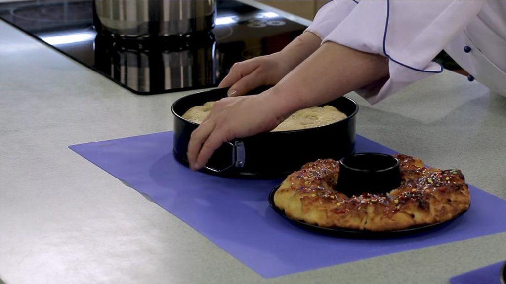 كيفية تجميع وفتح قالب الكيك ذي القاعدة المتحركة - الصورة 4