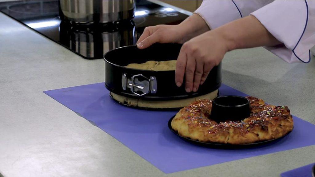 كيفية تجميع وفتح قالب الكيك ذي القاعدة المتحركة - الصورة 5