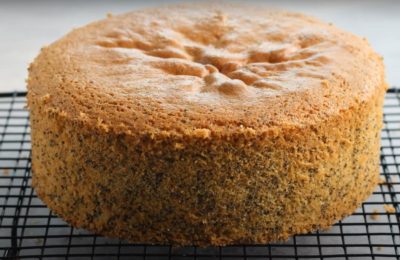 صورة كعكة إسفنجية ببذور الخشخاش