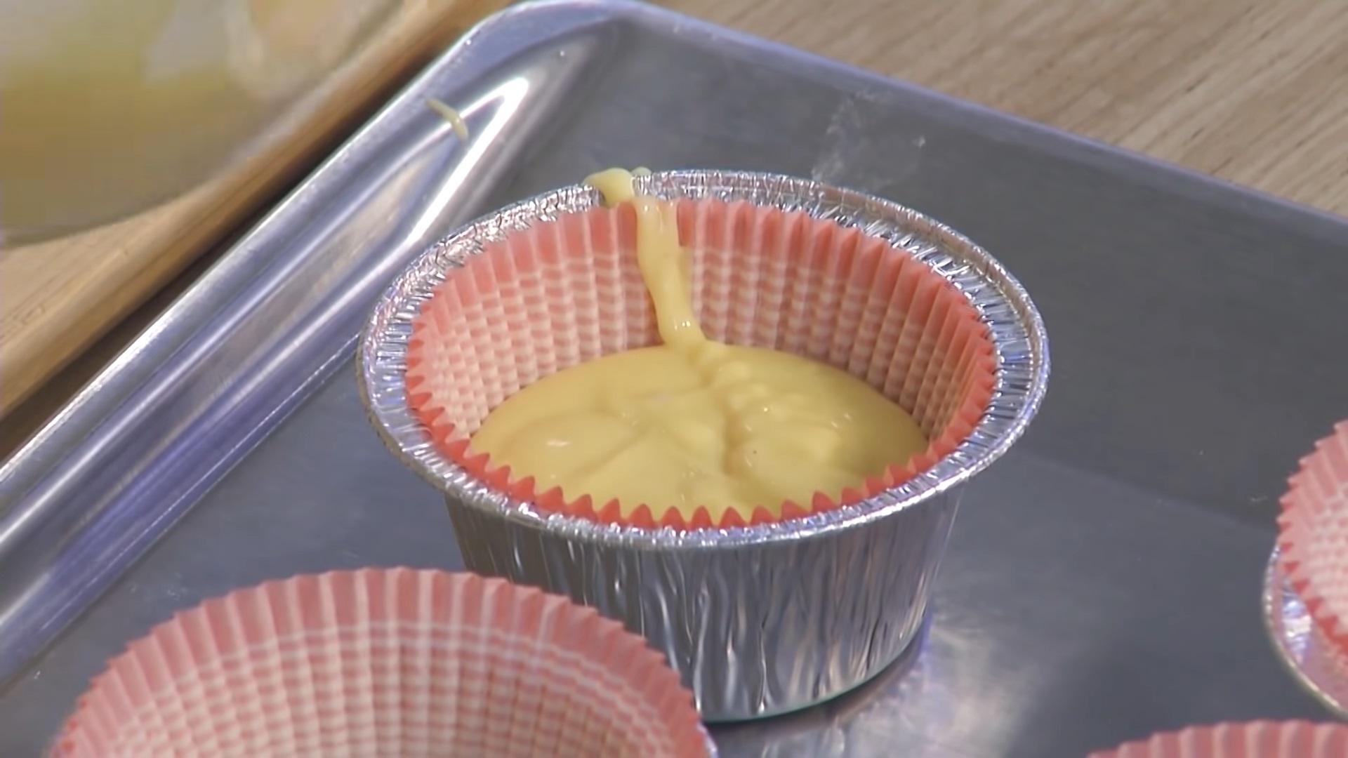 وصفة - كعكات المافن المحشوة بالمربى: وصفة من يوليا فيسوتسكايا - الخطوة 4