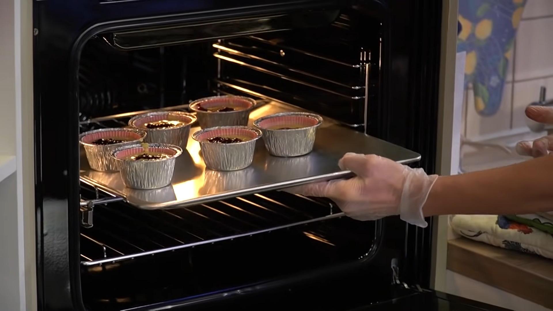 وصفة - كعكات المافن المحشوة بالمربى: وصفة من يوليا فيسوتسكايا - الخطوة 6