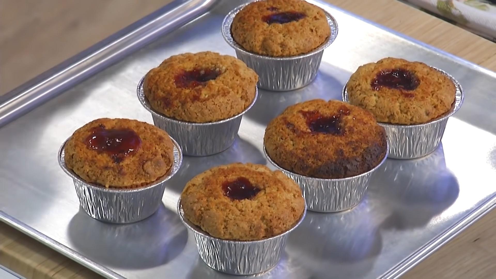 وصفة - كعكات المافن المحشوة بالمربى: وصفة من يوليا فيسوتسكايا - الخطوة 7