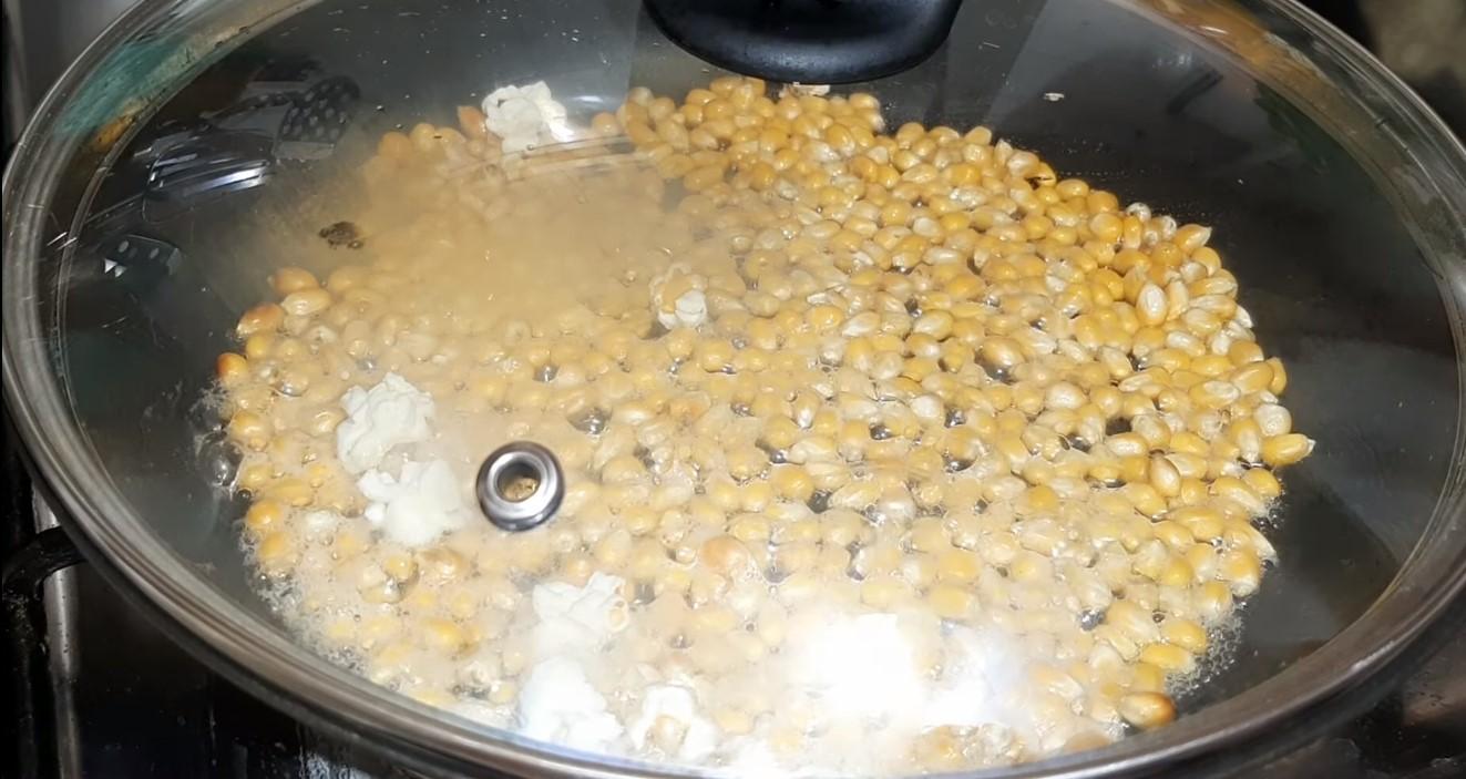 Recipe - Skillet Popcorn na may Sugar Caramel - Hakbang 4