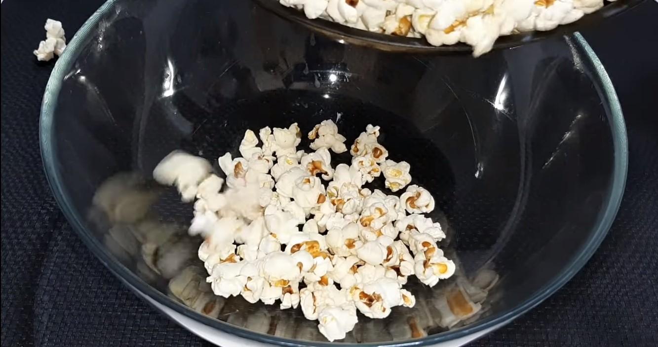 Recipe - Skillet Popcorn na may Sugar Caramel - Hakbang 5
