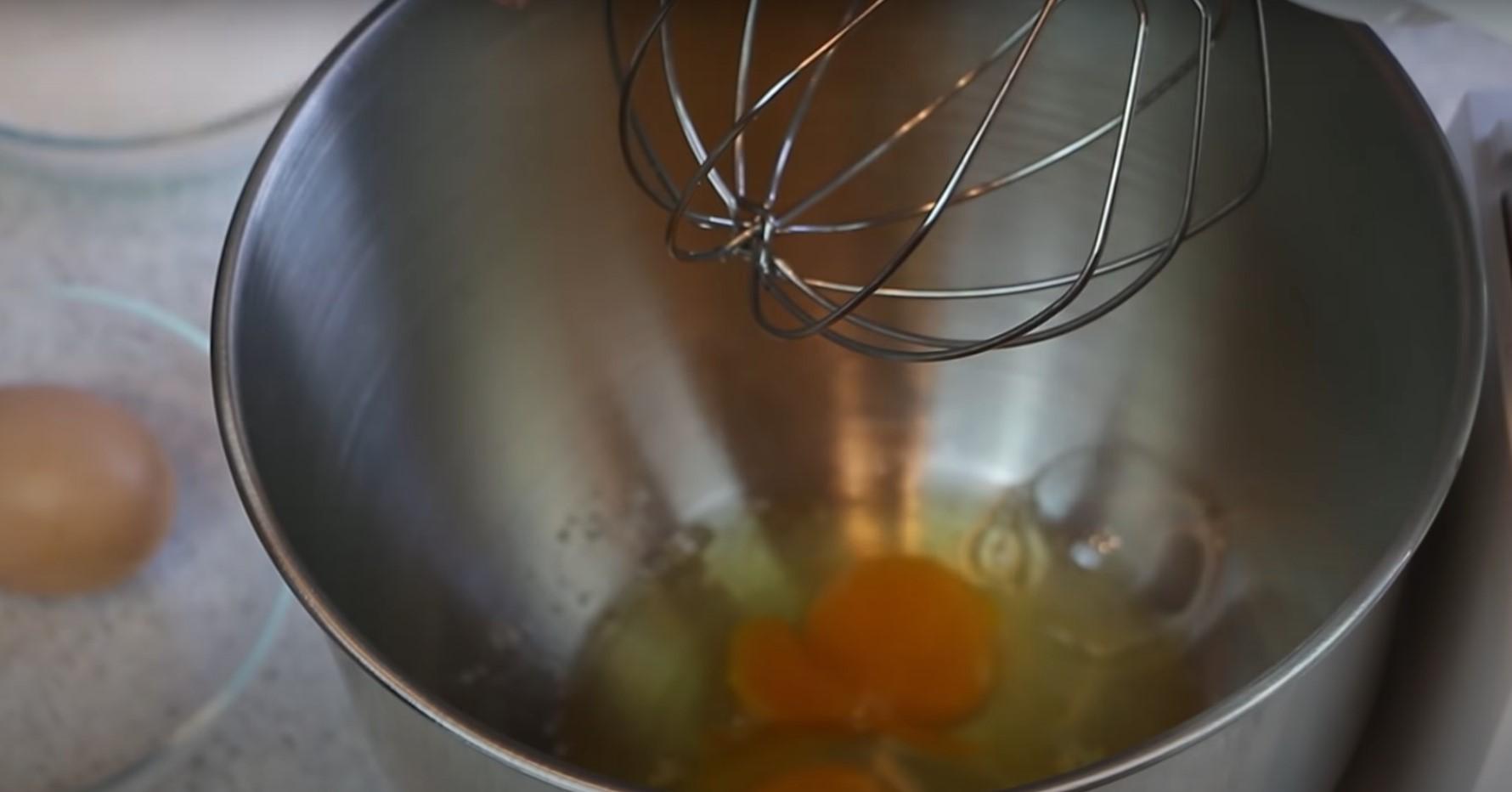 وصفة - كيكة إسفنجية هشة وطرية مع بذور الخشخاش - الخطوة 4