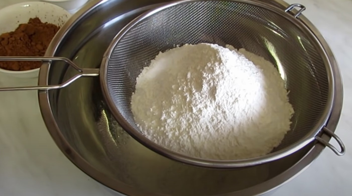 Recipe - Sponge Cake na Walang Itlog na may Kumukulong Tubig - Hakbang 1