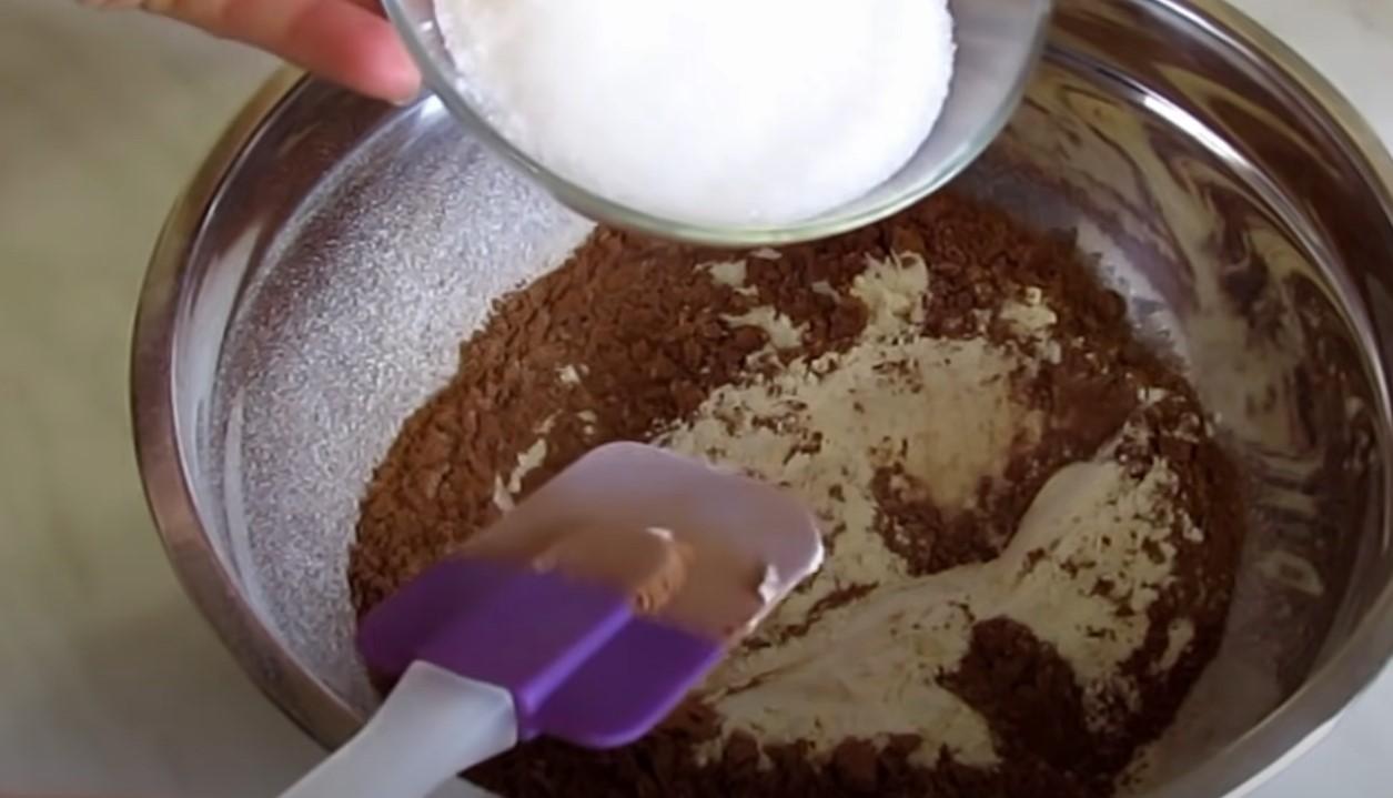 Recipe - Sponge Cake na Walang Itlog na may Kumukulong Tubig - Hakbang 3