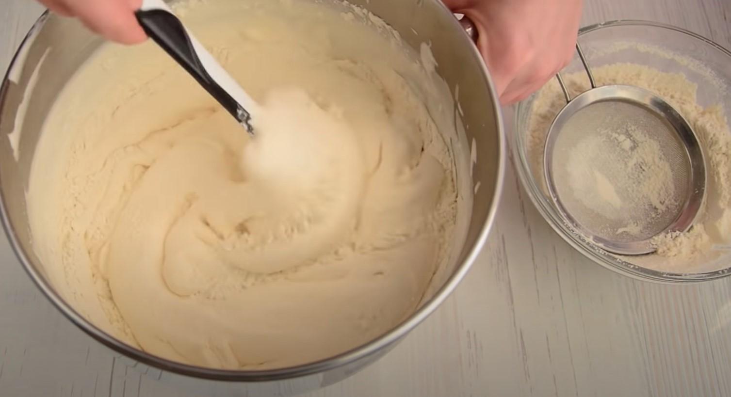 وصفة كعكة إسفنجية ببذور الخشخاش للكعكة المربعة من جوليا سمول - الخطوة 4