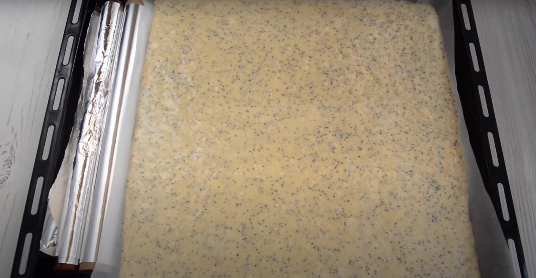 وصفة كعكة إسفنجية ببذور الخشخاش للكعكة المربعة من جوليا سمول - الخطوة 8