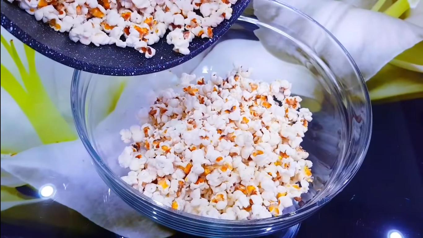 Recipe - Gawang-bahay na Caramel Popcorn sa isang Frying Pan - Hakbang 5