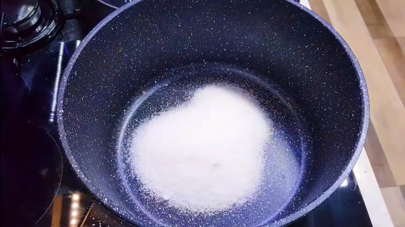 Recipe - Gawang-bahay na Caramel Popcorn sa isang Frying Pan - Hakbang 6