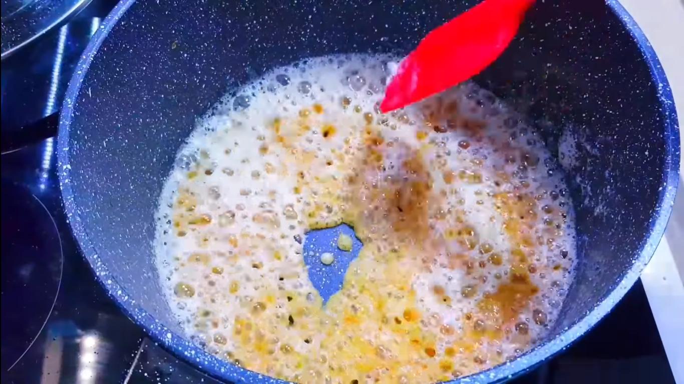 Recipe - Gawang-bahay na Caramel Popcorn sa isang Frying Pan - Hakbang 8