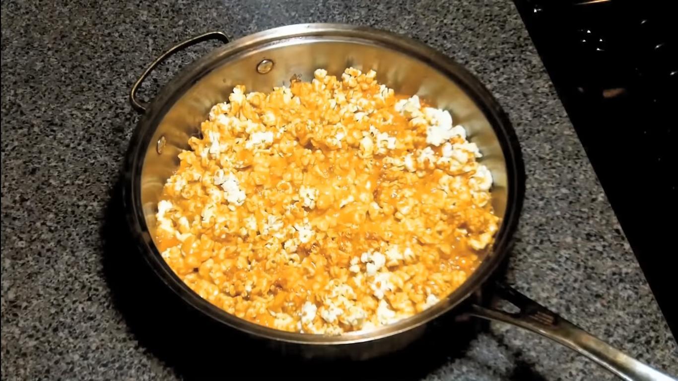 Resipi - Caramel Popcorn na may Corn Syrup - Hakbang 10