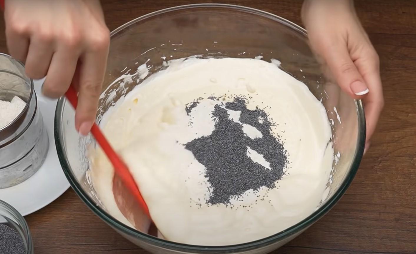 وصفة - وصفة بسيطة لكعكة بذور الخشخاش بخمسة مكونات - الخطوة 6